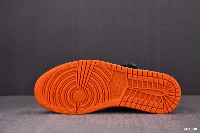 low 553558- jordan shattered backboard 1 AllSeason air 1622 0522